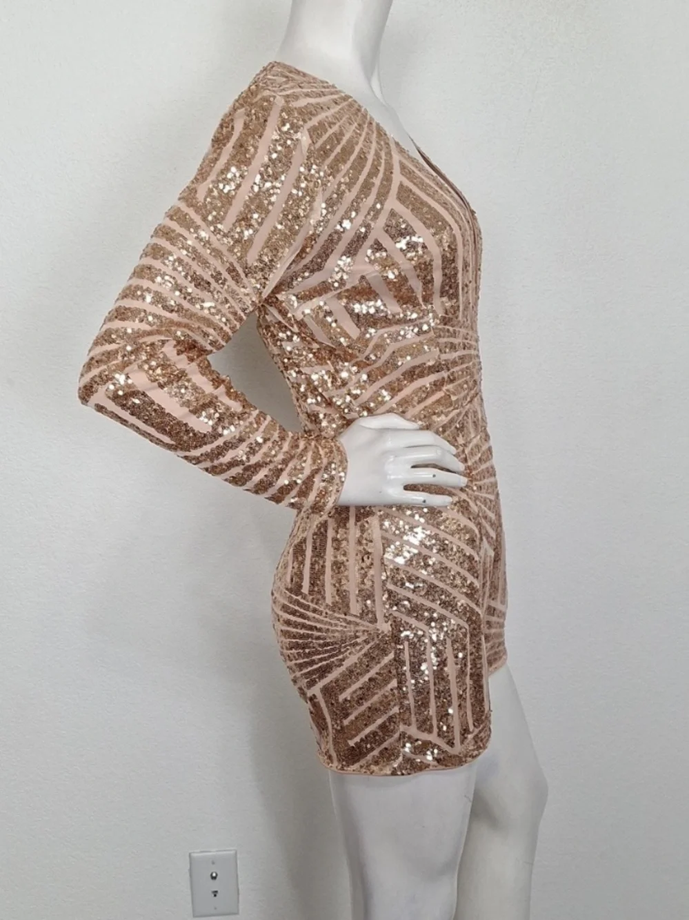 Fashion Nova Gold Sequin Long Sleeve Deep Neck Open Back Fairycore Romper Size L